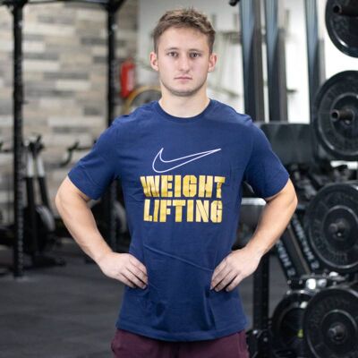 Pánské tričko Nike Weightlifting Big Swoosh - modré-zlaté XL Pánské tričko Nike Weightlifting Big Swoosh - modré-zlaté XL