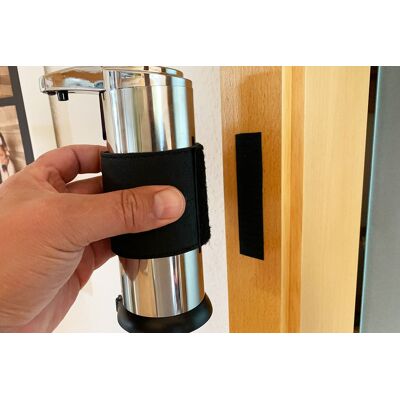 Axis Line Universelles Haltekit für Desinfektionsspender mit klebbarem Klett Axis Line Universelles Haltekit für Desinfektionsspender mit klebbarem Klett