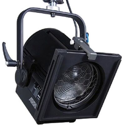 ARRI True Blue T1 - 1000W, schwarz, verstellbare Flügeltür - Linsenscheinwerfer ARRI True Blue T1 - 1000W, schwarz, verstellbare Flügeltür - Linsenscheinwerfer