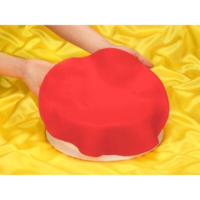 FunCakes Ausgerollte Rollfondant-Decke Rot Durchmesser 36cm 430g FunCakes Ausgerollte Rollfondant-Decke Rot Durchmesser 36cm 430g