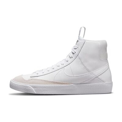 Nike Turnschuhe Blazer Mid 77 Se Gs 37 1/2;36 1/2 Female Nike Turnschuhe Blazer Mid 77 Se Gs 37 1/2;36 1/2 Female