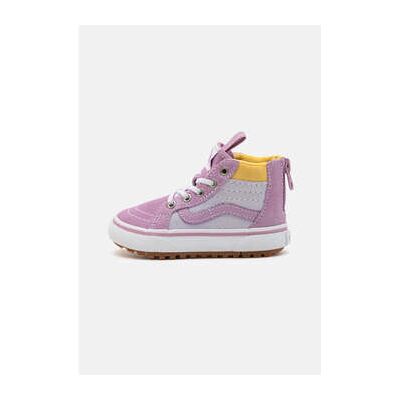 Vans Kinderschuhe Sneakers 23 1/2;21 1/2;25 1/2;26 1/2;24 1/2 Female Vans Kinderschuhe Sneakers 23 1/2;21 1/2;25 1/2;26 1/2;24 1/2 Female