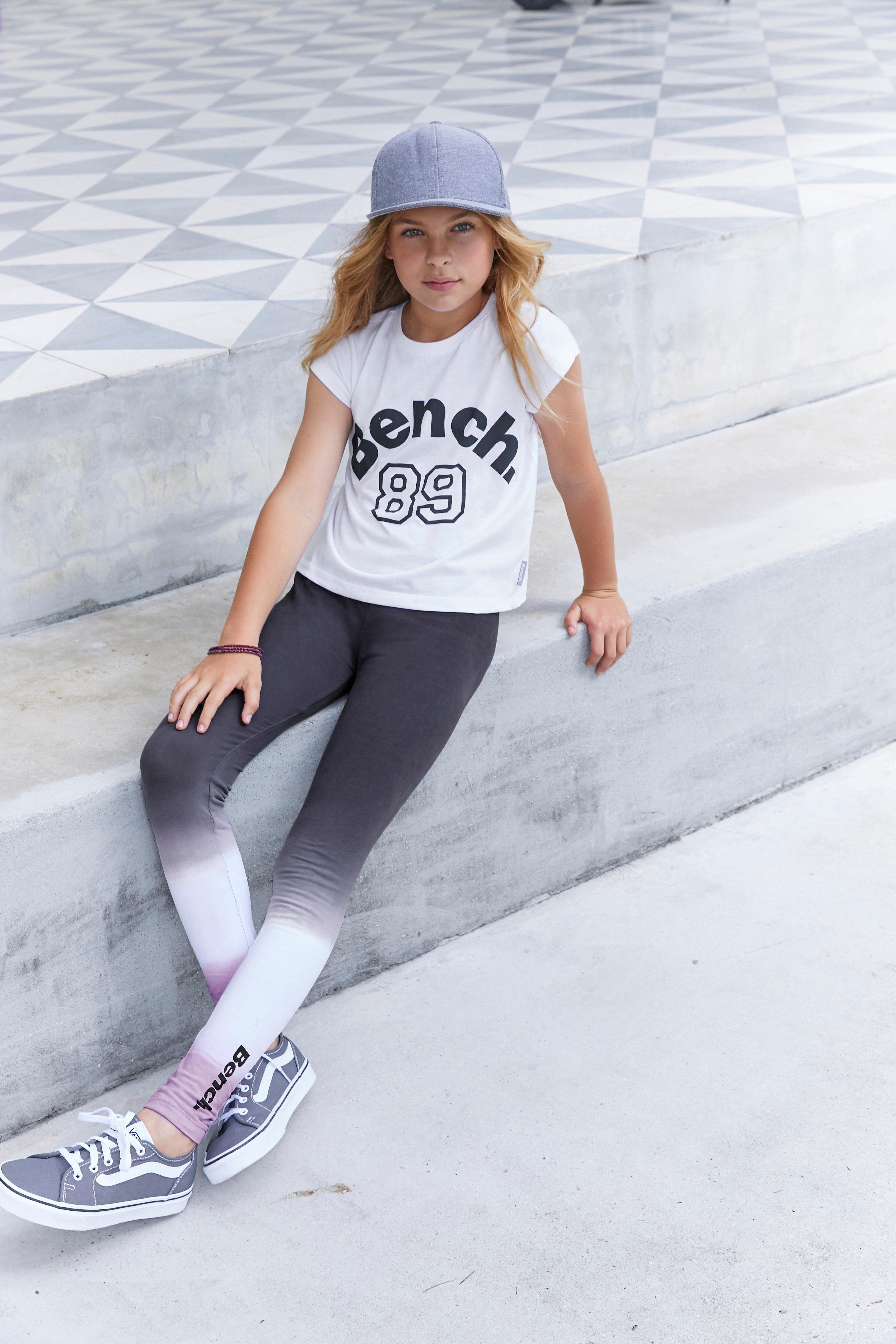 Bench. Leggings mit Batikoptik und Logodruck