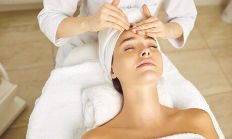 Miss Kanat Beauty 60 Min. klassische Gesichtsbehandlung oder Diamant-Mikrodermabrasion bei Miss Kanat Beauty (bis zu 55% sparen*) Miss Kanat Beauty 60 Min. klassische Gesichtsbehandlung oder Diamant-Mikrodermabrasion bei Miss Kanat Beauty (bis zu 55% sparen*)