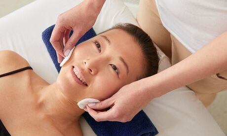 Beauty By Hilal 45 Min. Aqua-Facial-Gesichtsbehandlung mit Hyaluron opt. Ultraschall bei Beauty By Hilal (bis zu 58% sparen*) Beauty By Hilal 45 Min. Aqua-Facial-Gesichtsbehandlung mit Hyaluron opt. Ultraschall bei Beauty By Hilal (bis zu 58% sparen*)