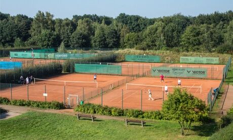 Sport on Court Fast Learning Tennis-Kurs inkl. Leihschlägern, Bällen und Platzmiete bei Sport on Court (61% sparen*) Sport on Court Fast Learning Tennis-Kurs inkl. Leihschlägern, Bällen und Platzmiete bei Sport on Court (61% sparen*)