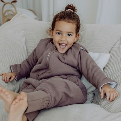 Emma & Noah Winter-Sleepoverall Essential mit abnehmbaren Ärmeln und Umschlag-Füßchen 3.5 TOG braun 100 Emma & Noah Winter-Sleepoverall Essential mit abnehmbaren Ärmeln und Umschlag-Füßchen 3.5 TOG braun 100