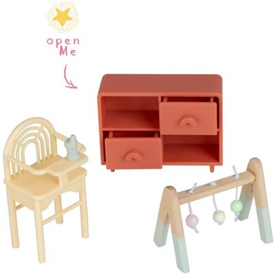 Micki Lundby Kinderzimmer mit Hochstuhl Babyflasche Rassel Spielbogen und Kommode mit zu ffnenden Schubladen Ab 3 Jahren Micki Lundby Kinderzimmer mit Hochstuhl Babyflasche Rassel Spielbogen und Kommode mit zu ffnenden Schubladen Ab 3 Jahren