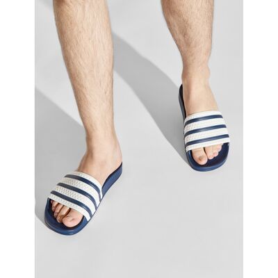 Pantoletten adidas adilette G16220 Weiß 38 male Pantoletten adidas adilette G16220 Weiß 38 male