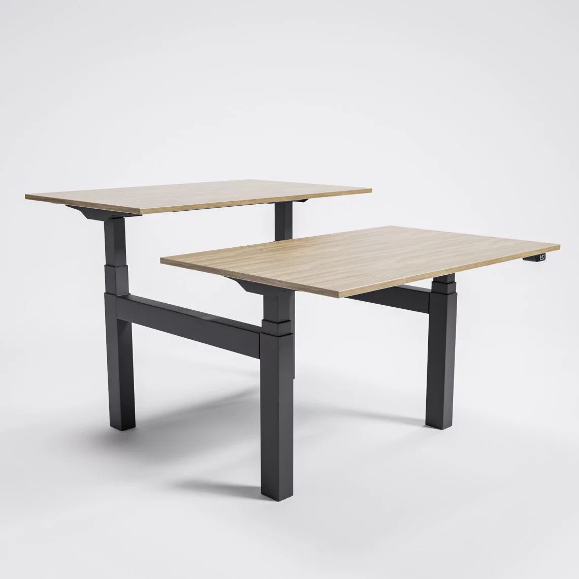 Brizley of Scandinavia Höhenverstellbarer Doppel-Schreibtisch AdjusTable Bench PRO6, Tischplatte Eiche, Stativ Schwarz, Größe 140x80 cm