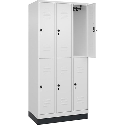 C+P Doppelstock-Spind Classic PLUS, 3 Abteile, verkehrsweiß, HxB 1950 x 900 mm, mit Bodensockel, Drehriegel