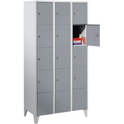 Wolf 5er-Schließfachschrank München, 3 Abteile, lichtgrau / silbergrau, B 900 mm, mit Füßen Wolf 5er-Schließfachschrank München, 3 Abteile, lichtgrau / silbergrau, B 900 mm, mit Füßen
