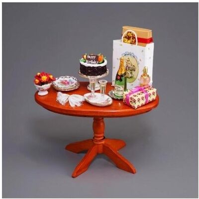 Reutter, Miniaturen, Geburtstagstisch mit Geschenken, Torte und Sekt Reutter, Miniaturen, Geburtstagstisch mit Geschenken, Torte und Sekt