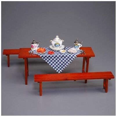 Reutter, Miniaturen, Bierbank „Bayrische Schmankerl“ mit Weisswurst, Brathähnchen und Bierkrug (Miniatur) Reutter, Miniaturen, Bierbank „Bayrische Schmankerl“ mit Weisswurst, Brathähnchen und Bierkrug (Miniatur)