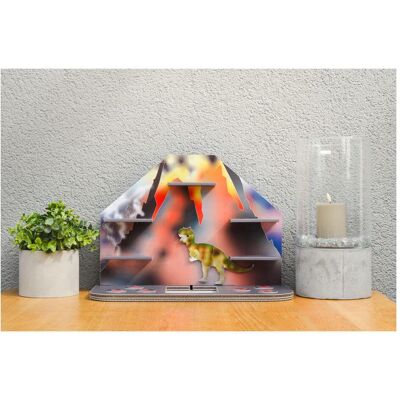 Maas Packaging, Kinderregal, Tonie Regal - stabile Wellpappe - Vulkan mit Dinosaurier (50 x 25 x 37 cm) Maas Packaging, Kinderregal, Tonie Regal - stabile Wellpappe - Vulkan mit Dinosaurier (50 x 25 x 37 cm)