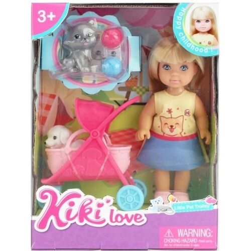 Trifox Eine Puppe mit Kinderwagen und Tieren