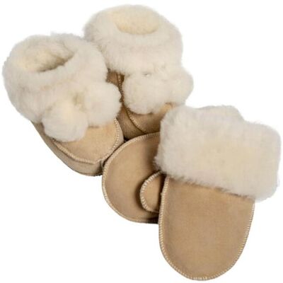 Hollert Baby Set Schuhe & Handschuhe aus Merino Lammfell Schuhgröße: EUR 16-17 Hollert Baby Set Schuhe & Handschuhe aus Merino Lammfell Schuhgröße: EUR 16-17