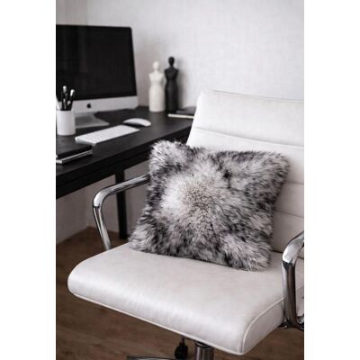 Hollert Lammfellkissen Merino Schwarzwald mit Inlett Hollert Lammfellkissen Merino Schwarzwald mit Inlett