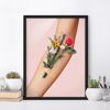 Bild mit Rahmen Blumen - Hochformat Arm mit Blumen