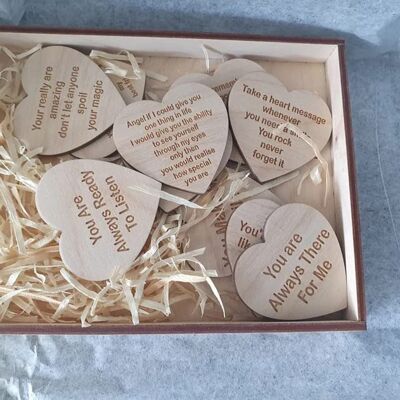 HEAT Personalisierte Geschenkbox Aus Holz Mit Eingravierten Herzen – Ein Einzigartiges Geschenk, Um Freundschaft Auszudrücken. Ideal Für Die Beste Freundin. HEAT Personalisierte Geschenkbox Aus Holz Mit Eingravierten Herzen – Ein Einzigartiges Geschenk, Um Freundschaft Auszudrücken. Ideal Für Die Beste Freundin.