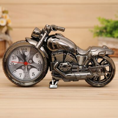 TRUVO Silberner Wecker In Form Eines Motorrads, 230 X 130 X 60 Mm, Ein Kreatives Deko-objekt Im Retro-stil. TRUVO Silberner Wecker In Form Eines Motorrads, 230 X 130 X 60 Mm, Ein Kreatives Deko-objekt Im Retro-stil.