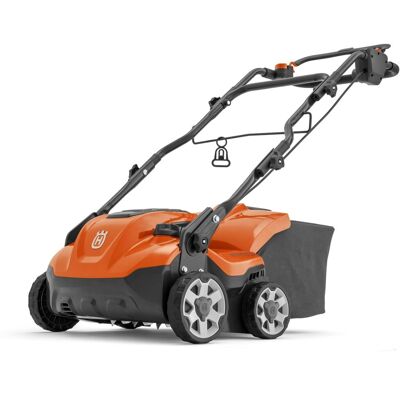 S138c Elektrischer Vertikutierer Und Rasenlüfter ✔ 1,6 Kw, 37,5 Cm Arbeitsbreite, 2-in-1-klingen, Einstellbare Tiefe Und Klappbarer Griff - Husqvarna S138c Elektrischer Vertikutierer Und Rasenlüfter ✔ 1,6 Kw, 37,5 Cm Arbeitsbreite, 2-in-1-klingen, Einstellbare Tiefe Und Klappbarer Griff - Husqvarna