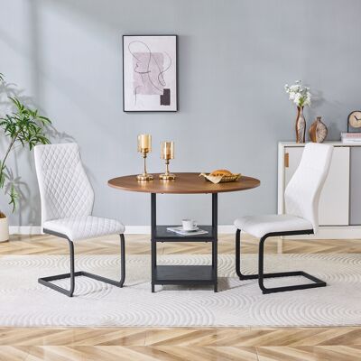 KELLANY Tisch- Und Stuhlset: 107 Cm Runder Esstisch Mit Doppelter Stauraum-ebene + 2 Weiße Esszimmerstühle Mit Rautenmuster, Gefertigt Aus Mdf (mitteldichtefaserplatte) + Metall Im Industriestil. KELLANY Tisch- Und Stuhlset: 107 Cm Runder Esstisch Mit Doppelter Stauraum-ebene + 2 Weiße Esszimmerstühle Mit Rautenmuster, Gefertigt Aus Mdf (mitteldichtefaserplatte) + Metall Im Industriestil.
