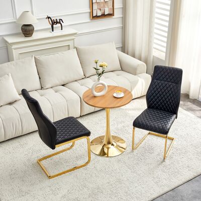 KELLANY Tisch- Und Stuhlset. Runder 60 Cm Tisch Aus Mdf Mit Holzmaserung, Goldfarbenem Stützfuß, Kombiniert Mit 2 Schwarzen Esszimmerstühlen Mit Rautenmuster-design Und Goldfarbenem Metallgestell. KELLANY Tisch- Und Stuhlset. Runder 60 Cm Tisch Aus Mdf Mit Holzmaserung, Goldfarbenem Stützfuß, Kombiniert Mit 2 Schwarzen Esszimmerstühlen Mit Rautenmuster-design Und Goldfarbenem Metallgestell.