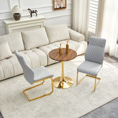 KELLANY Tisch- Und Stuhlset. Runder 60 Cm Tisch Aus Mdf Mit Walnussholz-optik, Goldfarbenem Stützfuß, Kombiniert Mit 2 Hellgrauen Esszimmerstühlen Mit Rautenmuster-design Und Goldfarbenem Metallgestell. KELLANY Tisch- Und Stuhlset. Runder 60 Cm Tisch Aus Mdf Mit Walnussholz-optik, Goldfarbenem Stützfuß, Kombiniert Mit 2 Hellgrauen Esszimmerstühlen Mit Rautenmuster-design Und Goldfarbenem Metallgestell.