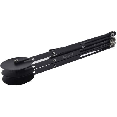 HEAT Dreirädriger Teigschneider Aus Edelstahl, Verstellbar Und Erweiterbar, Ideal Für Teig, Pizza Und Backwaren, Schwarz, Antihaftbeschichtet HEAT Dreirädriger Teigschneider Aus Edelstahl, Verstellbar Und Erweiterbar, Ideal Für Teig, Pizza Und Backwaren, Schwarz, Antihaftbeschichtet