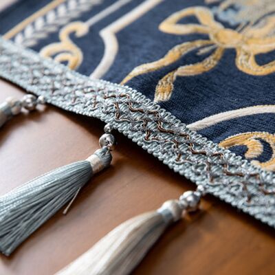 JUTE Hochwertiger Tischläufer Im Europäischen Stil Mit Floralem Muster Und Chenille-quasten, Ideal Für Ihr Zuhause. Marineblau Mit Langen Quasten, 32 X 180 Cm. JUTE Hochwertiger Tischläufer Im Europäischen Stil Mit Floralem Muster Und Chenille-quasten, Ideal Für Ihr Zuhause. Marineblau Mit Langen Quasten, 32 X 180 Cm.