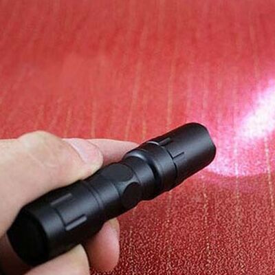 HEAT Tragbare, Wasserdichte Led-taschenlampe Für Outdoor-aktivitäten Wie Camping, Jagen, Angeln Und Wandern HEAT Tragbare, Wasserdichte Led-taschenlampe Für Outdoor-aktivitäten Wie Camping, Jagen, Angeln Und Wandern
