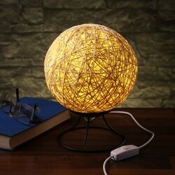 RADOLEO Nachttischlampe NEST - Bastkugel mit 6 warmwei√üen LED - Tischlampe - dimmbar - USB - D: 15cm