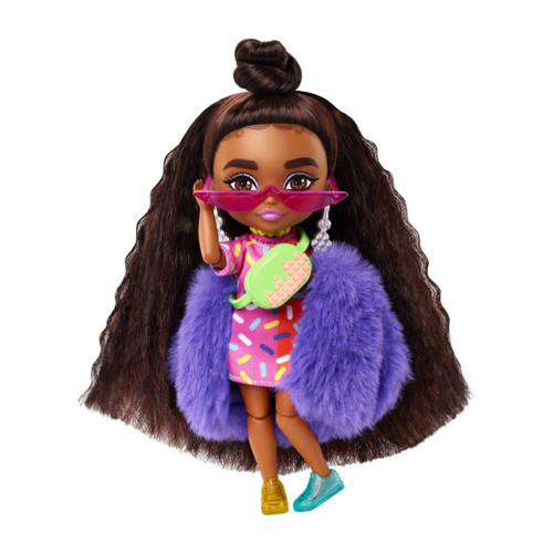 Barbie Extra Minis-Puppe (ca. 14 cm) mit Moden, Accessoires und Puppenständer