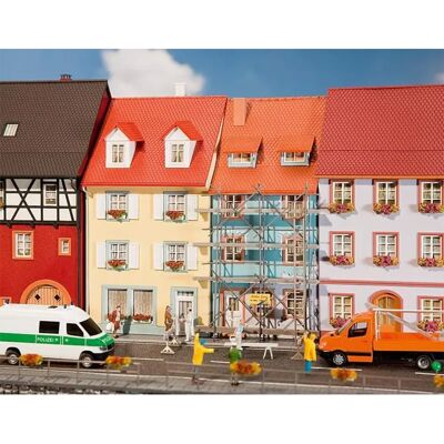 FALLER 130494 H0 2 Kleinstadthäuser mit Malergerüst, Ep. V FALLER 130494 H0 2 Kleinstadthäuser mit Malergerüst, Ep. V