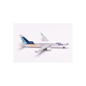 HERPA 534581 1:500 Cabo Verde Airlines Boeing 757-200 - Island of Sal colors – D4-CCF 