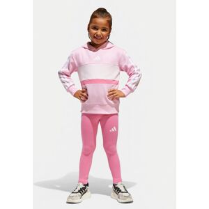 adidas Set Sweatshirt und Leggings Seasonal Essentials Tiberio 3-Stripes JC7475 Rosa Slim Fit 5_6 female adidas Set Sweatshirt und Leggings Seasonal Essentials Tiberio 3-Stripes JC7475 Rosa Slim Fit 5_6 female