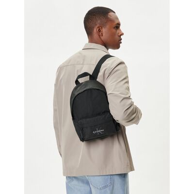 Calvin Klein Rucksack Bold Small Round Backpack LV04D3257G Schwarz NOSIZE male Calvin Klein Rucksack Bold Small Round Backpack LV04D3257G Schwarz NOSIZE male