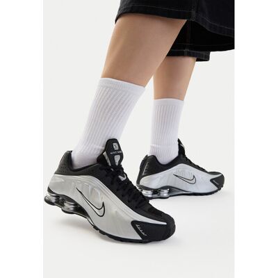 Nike Sneakers Shox R4 HQ1988 007 Silberfarben 45_5 male Nike Sneakers Shox R4 HQ1988 007 Silberfarben 45_5 male