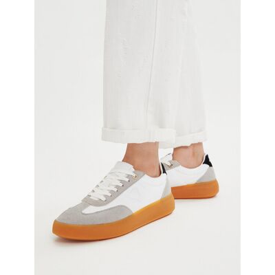 Guess Sneakers FLPPAR FAB12 Weiß 35 unisex Guess Sneakers FLPPAR FAB12 Weiß 35 unisex