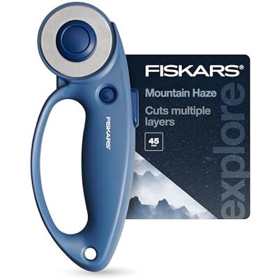 Fiskars Loop Rollschneider, Explore Collection Mountain Haze, präzisionsgeschliffene Stahlklinge für Stoff, Filz und Vinyl, 45 mm Fiskars Loop Rollschneider, Explore Collection Mountain Haze, präzisionsgeschliffene Stahlklinge für Stoff, Filz und Vinyl, 45 mm