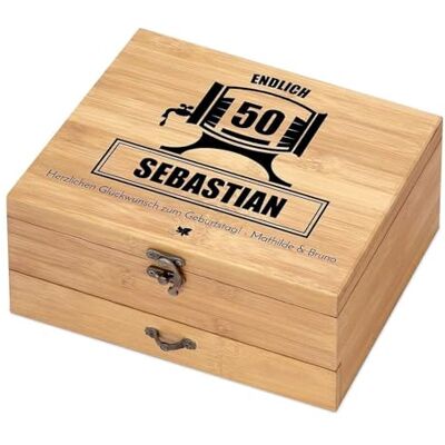 Maverton 8er Weinöffner-Set personalisiert, Bambus Weinset Sommelier Set Geschenkbox Holzbox + 8er Weinzubehörset, aus Bambus, Braun, Geschenk zum Geburtstag für Männer Maverton 8er Weinöffner-Set personalisiert, Bambus Weinset Sommelier Set Geschenkbox Holzbox + 8er Weinzubehörset, aus Bambus, Braun, Geschenk zum Geburtstag für Männer