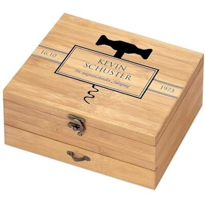Maverton 8er Weinöffner-Set personalisiert, Bambus Weinset Sommelier Set Personalisiert Weinset Sommelier Set, Geschenkbox Holzbox + 8er Weinzubehörset, Geschenk zum Geburtstag für Männer Maverton 8er Weinöffner-Set personalisiert, Bambus Weinset Sommelier Set Personalisiert Weinset Sommelier Set, Geschenkbox Holzbox + 8er Weinzubehörset, Geschenk zum Geburtstag für Männer