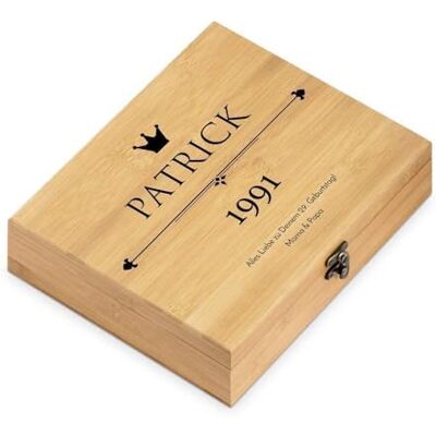 Maverton Weinöffner-Set personalisiert Weinset Sommelier Set in Bambuskiste Geschenkbox Holzbox + 6er Weinzubehörset, aus Bambus, Geschenk zum Geburtstag für Männer Maverton Weinöffner-Set personalisiert Weinset Sommelier Set in Bambuskiste Geschenkbox Holzbox + 6er Weinzubehörset, aus Bambus, Geschenk zum Geburtstag für Männer
