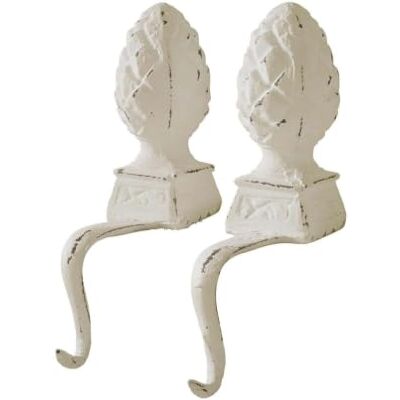 Loberon Eisenzapfen 2er Set Lucielle, antikweiß Schön geformte Pinienzapfen aus Eisen, Für Regal oder Kaminkonsole, Dekorativ und praktisch im Antik-Look Loberon Eisenzapfen 2er Set Lucielle, antikweiß Schön geformte Pinienzapfen aus Eisen, Für Regal oder Kaminkonsole, Dekorativ und praktisch im Antik-Look