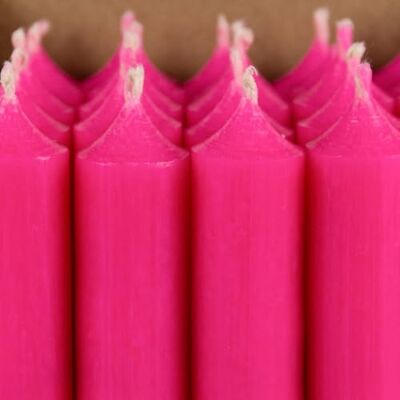 Bütic GmbH Neon Stabkerzen durchgefärbt 180mm x Ø 22mm Kerzen hochgereinigt, Brenndauer 8h, geruchsneutral, rußarm mit rückstandsfreiem Abbrand, Farbe:Neon Pink, Set mit:25 Stück Bütic GmbH Neon Stabkerzen durchgefärbt 180mm x Ø 22mm Kerzen hochgereinigt, Brenndauer 8h, geruchsneutral, rußarm mit rückstandsfreiem Abbrand, Farbe:Neon Pink, Set mit:25 Stück