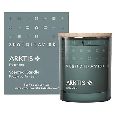 Skandinavisk Arktis Duftkerze - Windgepeitschtes Holz, Arktischer Salbei, Schwedisches Rapswachs Skandinavisk Arktis Duftkerze - Windgepeitschtes Holz, Arktischer Salbei, Schwedisches Rapswachs