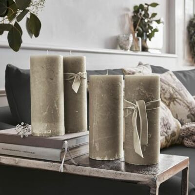 Loberon Kerze 4er Set Homel, Taupe Durchgefärbte Kerzen, Schönes Licht für viele Stunden, Von Hand gearbeitet Loberon Kerze 4er Set Homel, Taupe Durchgefärbte Kerzen, Schönes Licht für viele Stunden, Von Hand gearbeitet