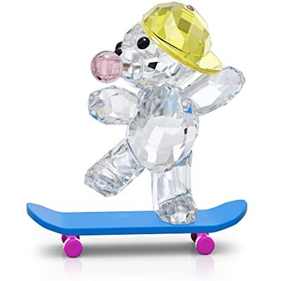 Swarovski Kris Bär, Skaterbär Detailverliebter Bär in Brillantem Kristall, mit Feinen Details und Blauem Skateboard Swarovski Kris Bär, Skaterbär Detailverliebter Bär in Brillantem Kristall, mit Feinen Details und Blauem Skateboard