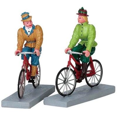 Lemax Set mit Zwei Fahrradfiguren „Bloomers and Bicycles“ aus Polyresin H8 cm Lemax Set mit Zwei Fahrradfiguren „Bloomers and Bicycles“ aus Polyresin H8 cm